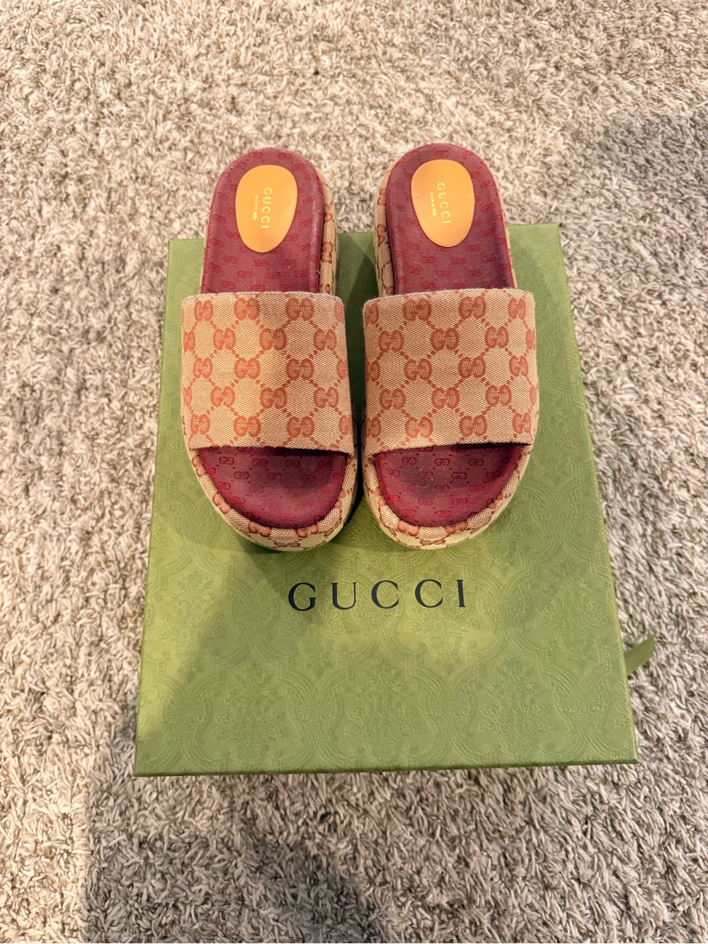 Gucci Beige GG Canvas Slide Sandals with Burgundy Footbed